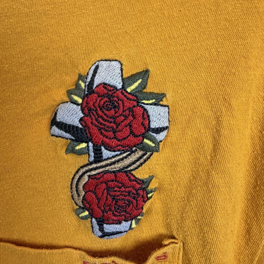 Guess Shirt Mens Medium Gold Rose Cross Embroidered Pocket Graphic Tee Logo - Picture 3 of 12